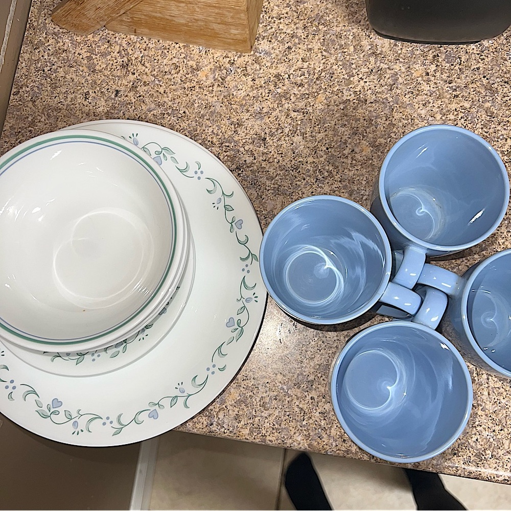 Corelle dish set